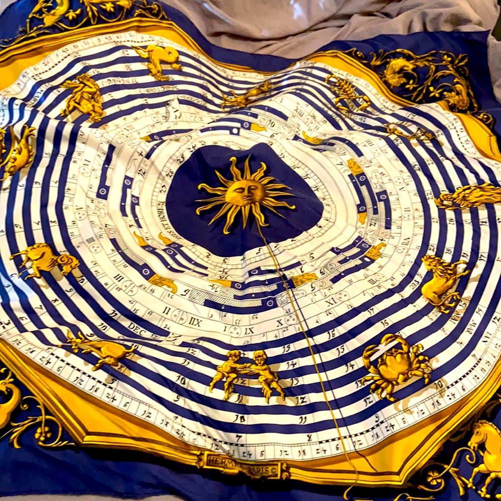 Beautiful Almost Brand New Hermès Silk Scarf